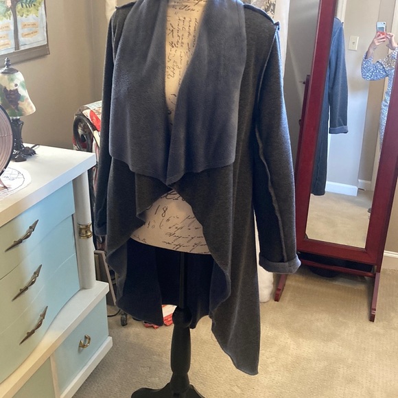 Heather gray and blue fleece coat. Size medium. - Picture 4 of 9